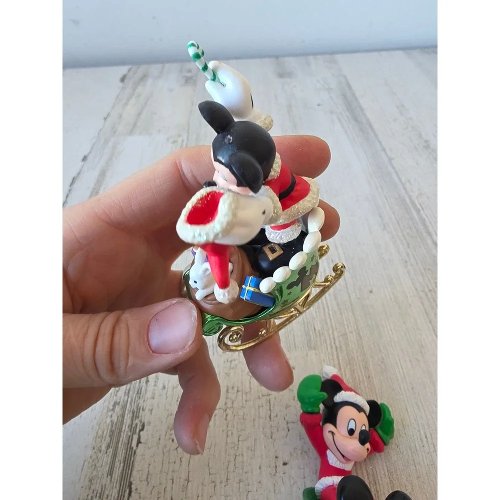 Vintage enesco Mickey‎ Santa sleigh sledding ornament Xmas tree